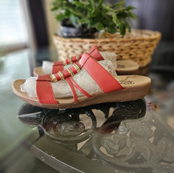 2 pair leather sandals - Picture 4 of 7